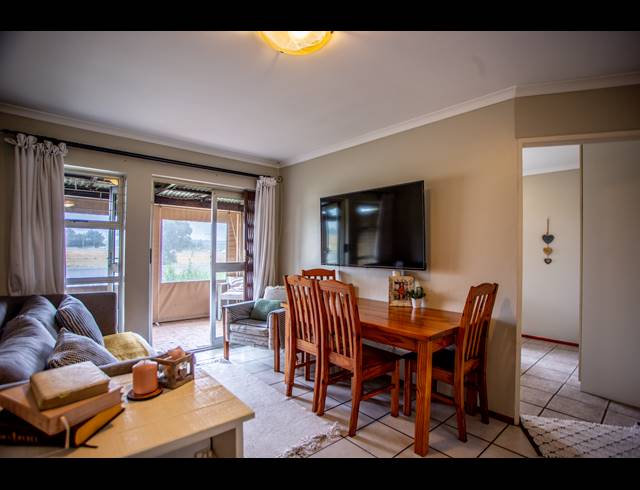 2 BEDROOM TOWNHOUSE RENTED IN OAKGLEN